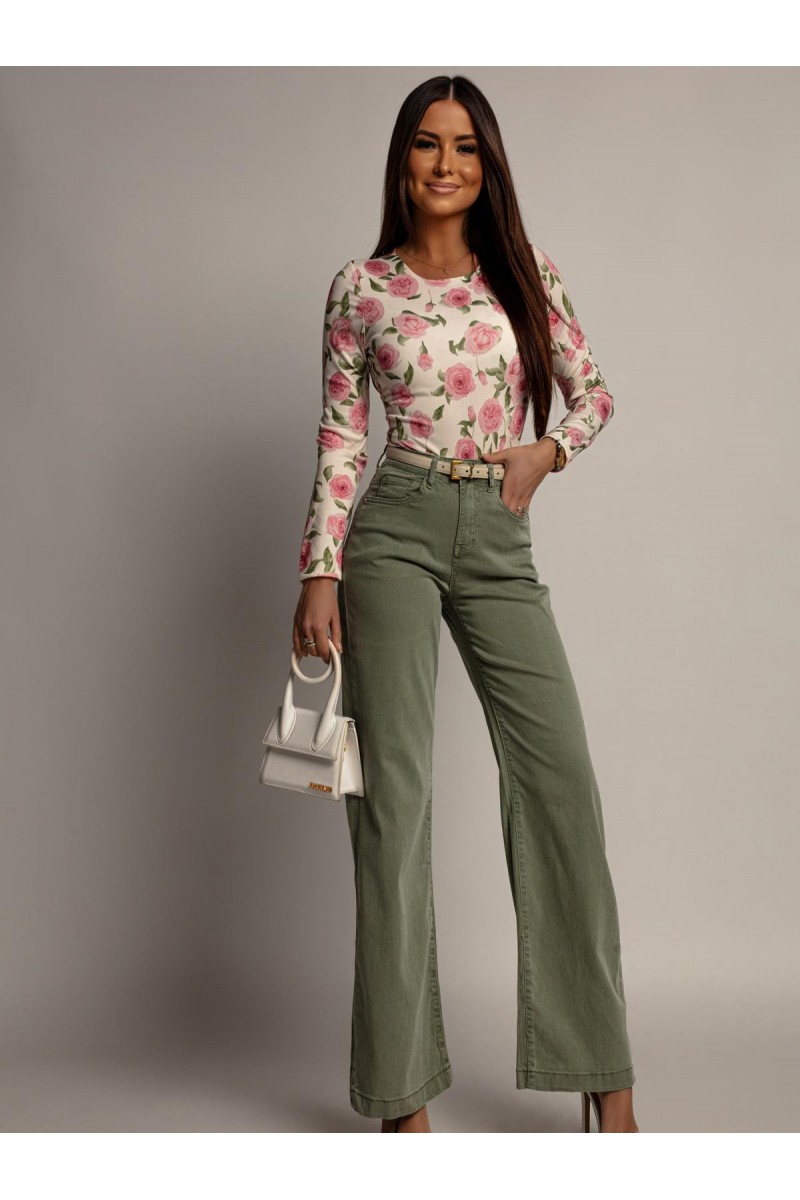 Zelené wide-leg nohavice — celá postava