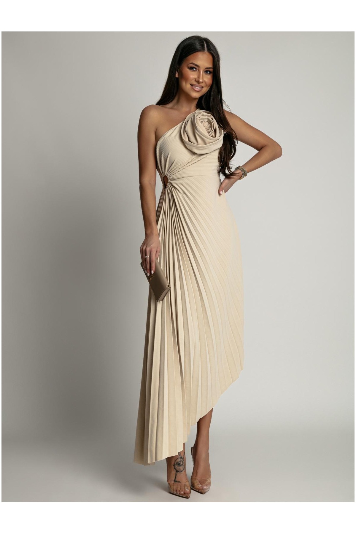 Béžové plisované šaty ROSÉ — spredu